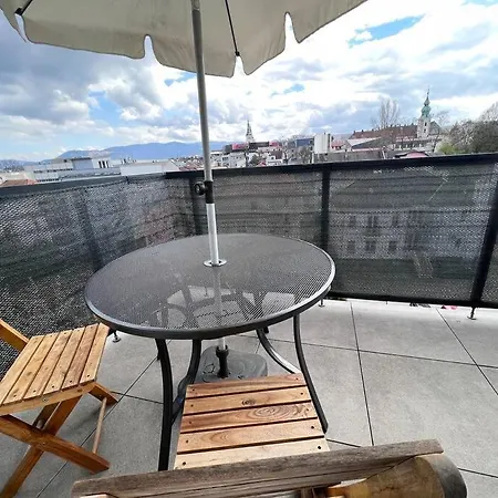 City Center Apartment With Nice Balcony Zilina Exterior photo